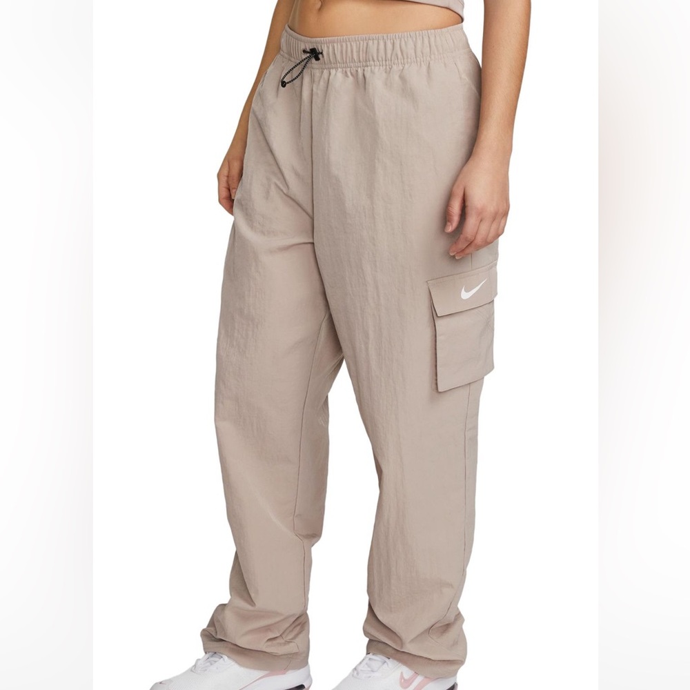 Nike Women's Taupe Cargo Pants sz L